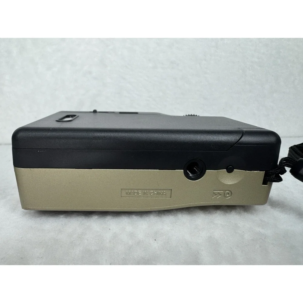 VIVITAR‎ PN2011 35mm Film Camera Panoramic Focus Free Point and Shoot -MINT